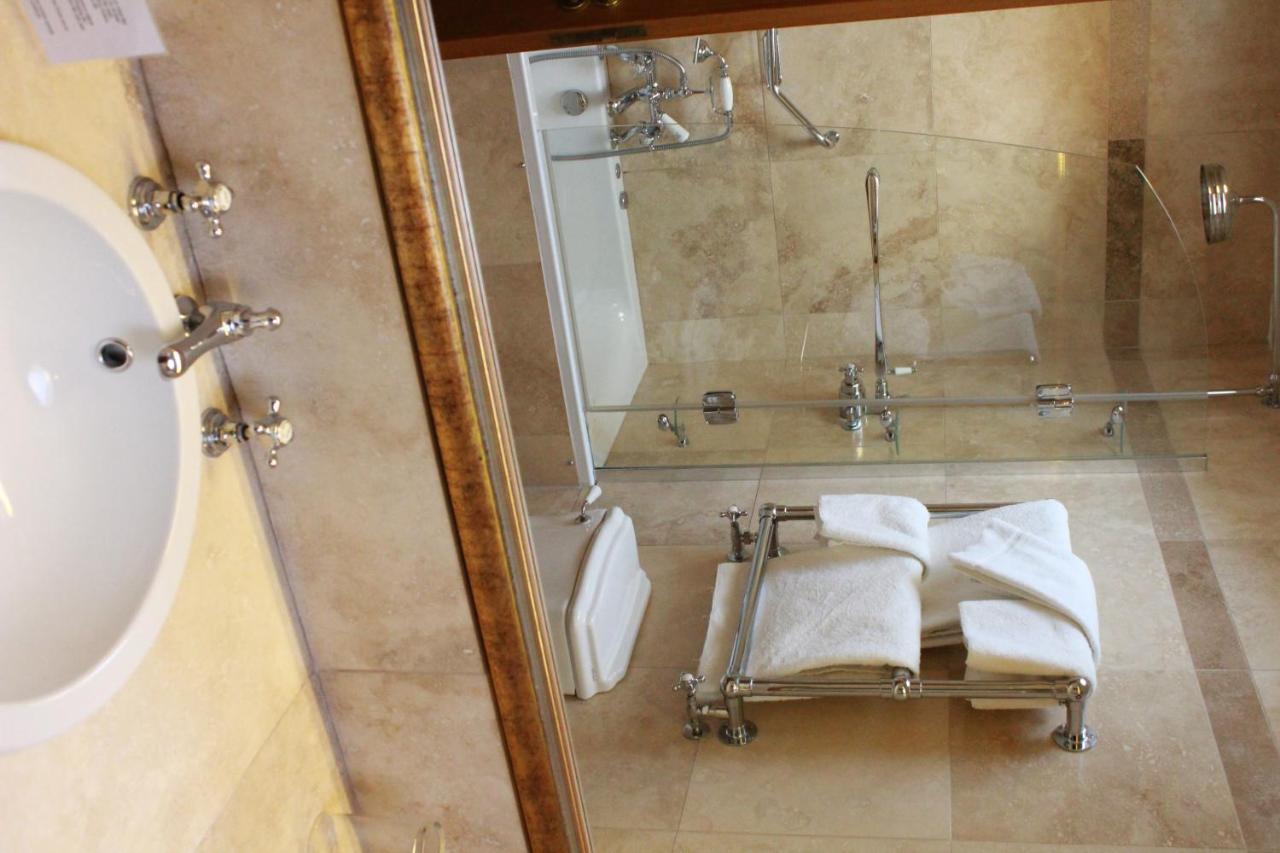 Roman Camp Country House Hotel 칼란더 외부 사진